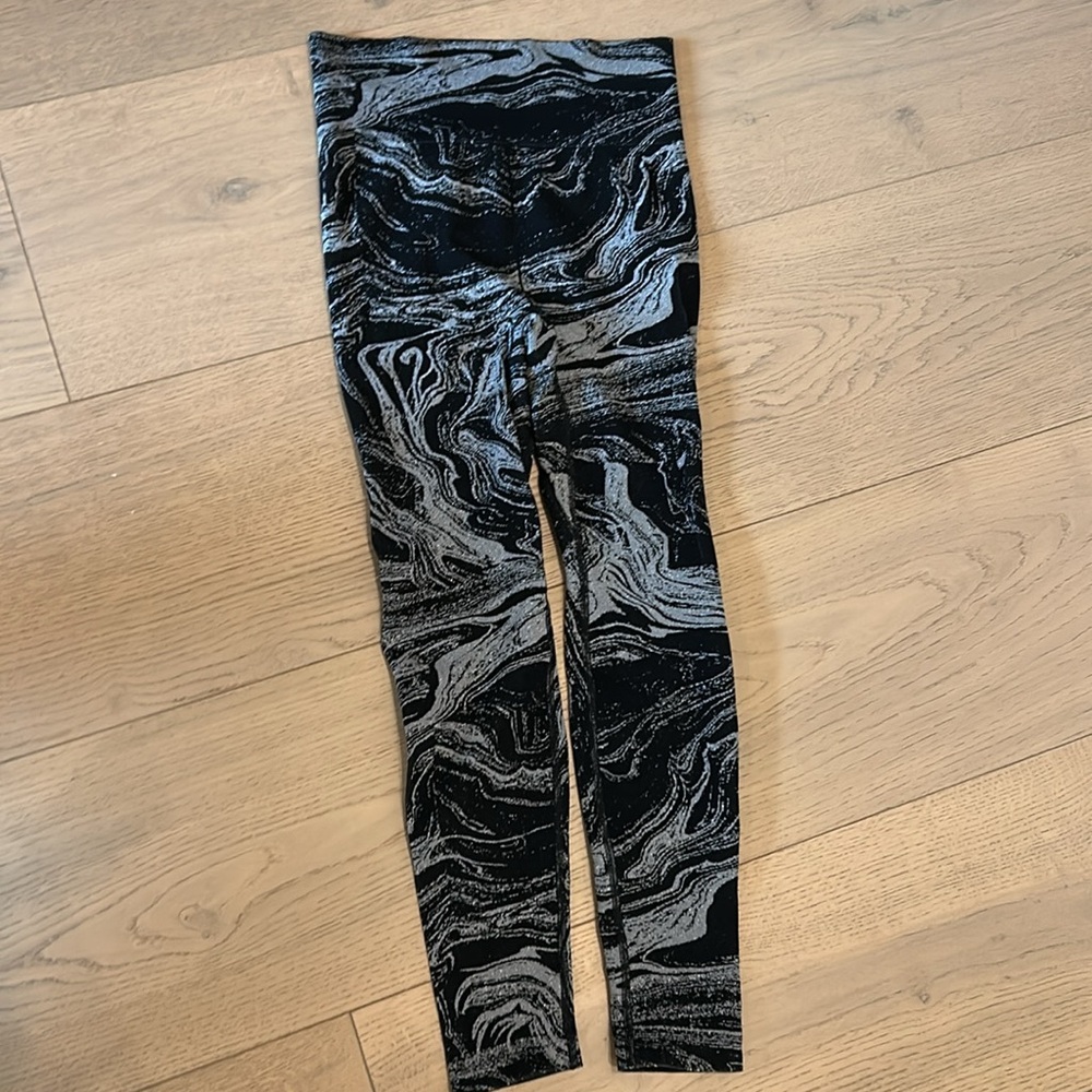 Athleta Aurora black swirl leggings bra workout set - Picture 5 of 6